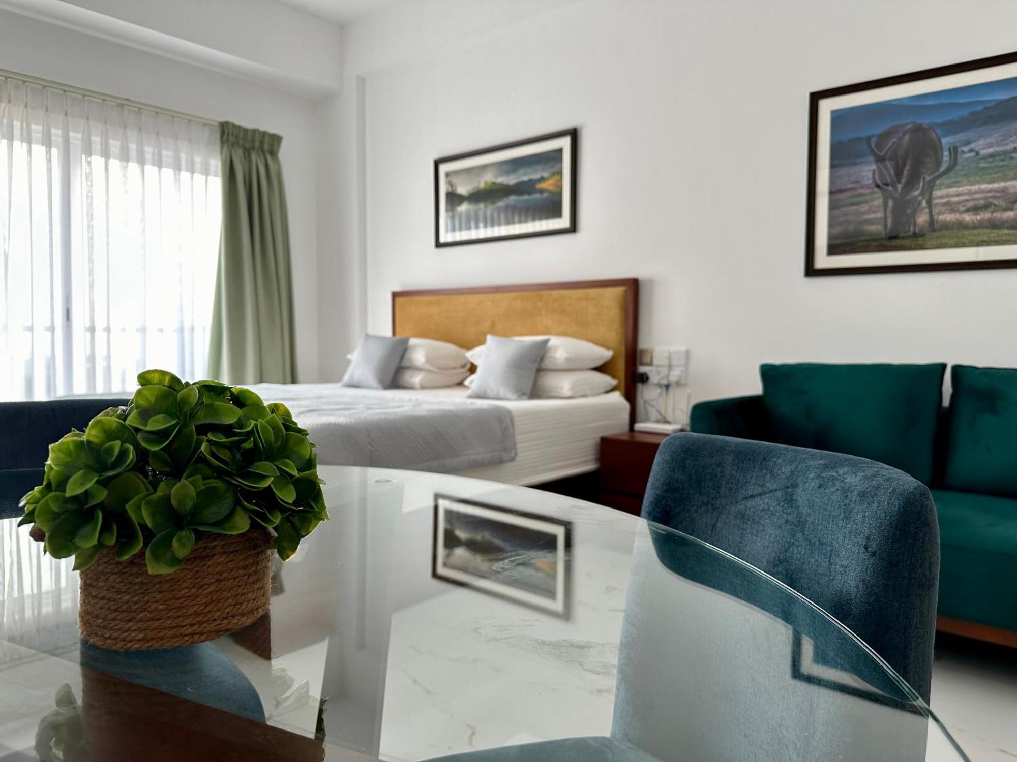 Ocean Breeze Hotel Residencies Britlanka Apartments Негомбо Экстерьер фото