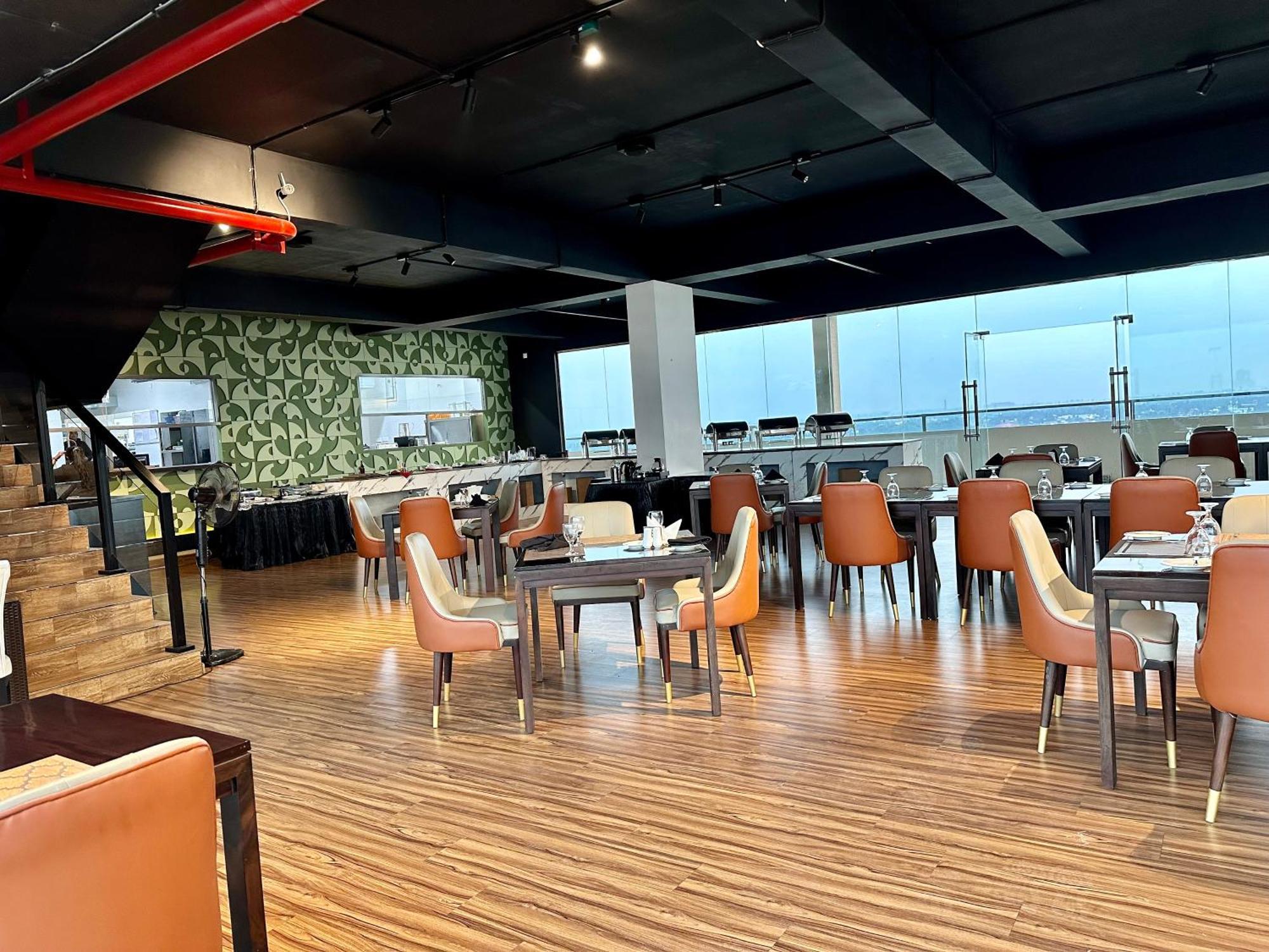 Ocean Breeze Hotel Residencies Britlanka Apartments Негомбо Экстерьер фото